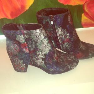 Zigi Soho Floral Ankle Boots 6.5